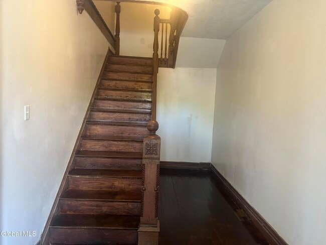 Building Photo - 44 Montcalm St