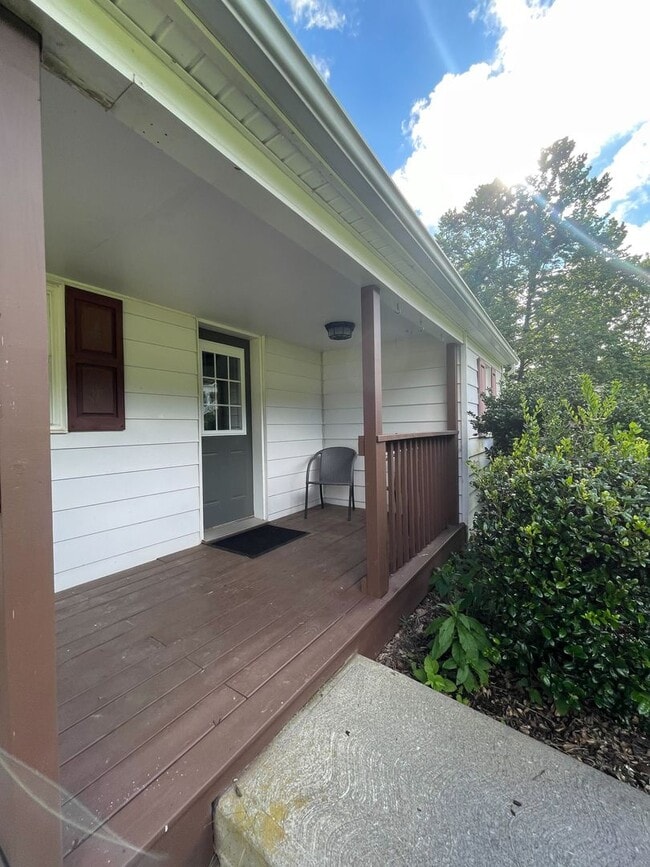 Building Photo - Quaint Country Cottage On Large Lot Near Downtown Blacksburg