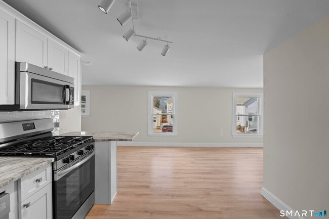 Building Photo - 17 Hancox St