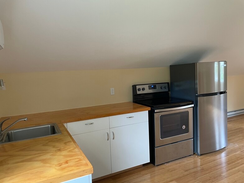 Kitchen - 8 Coleman Rd