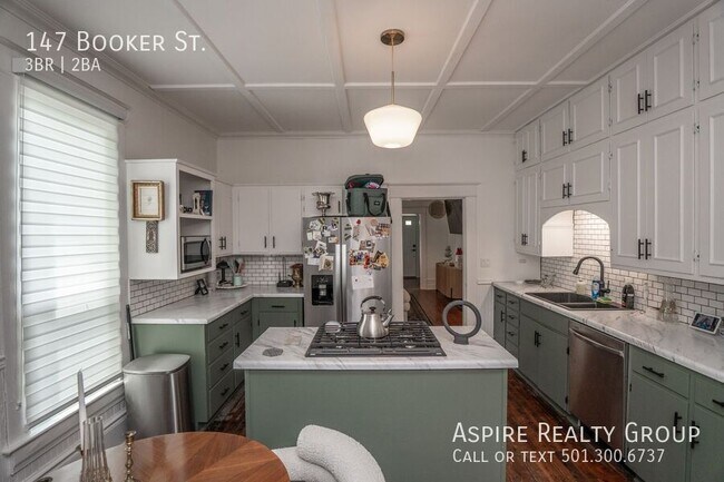 Building Photo - 147 S Booker St