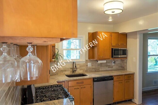 Building Photo - 1100 S Forest Dr