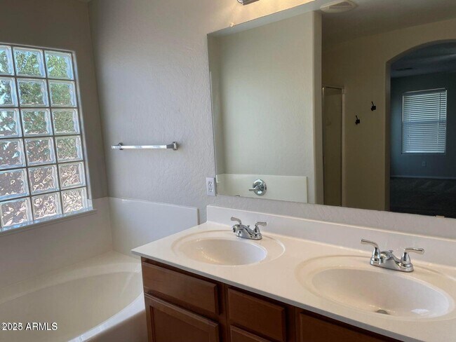 Building Photo - 6942 E San Tan Way