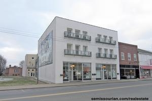 Building Photo - 403 Broadway St