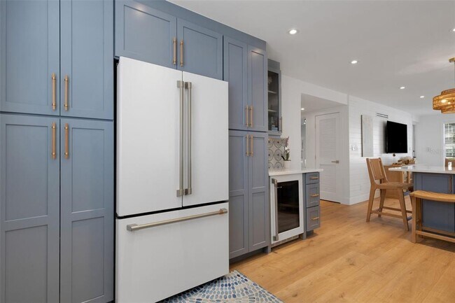 Building Photo - 4360 Chatham Dr