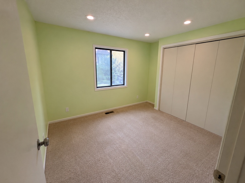 Upstairs bedroom - 6069 Fircrest St SE