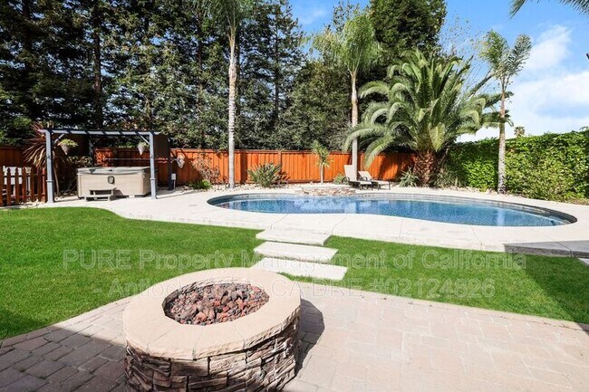 Building Photo - 1960 Parsley Dr