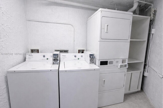 Building Photo - 1660 NE 135th St