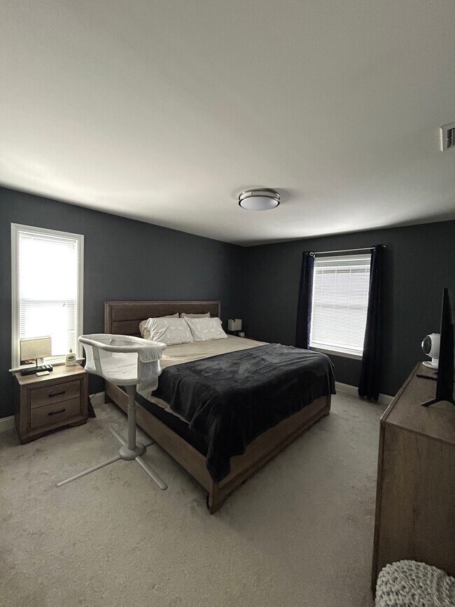 Building Photo - 14 Linden St