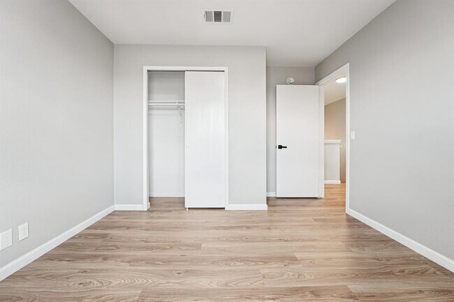 Building Photo - 429 Atlantis