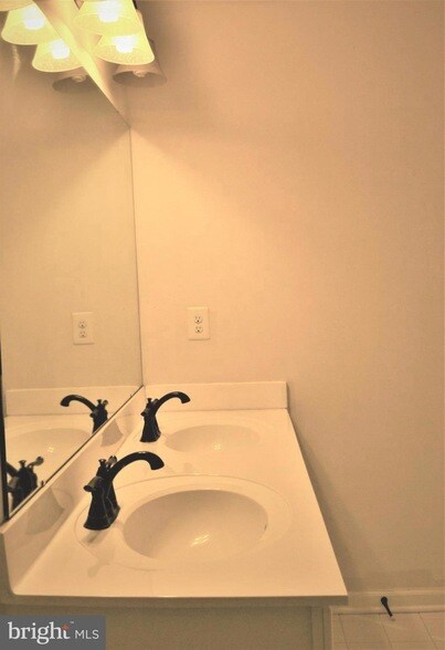 Building Photo - 9229 Wainwright Ln