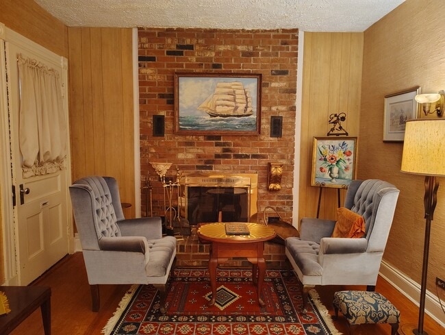 Building Photo - 35 Sisson Ave