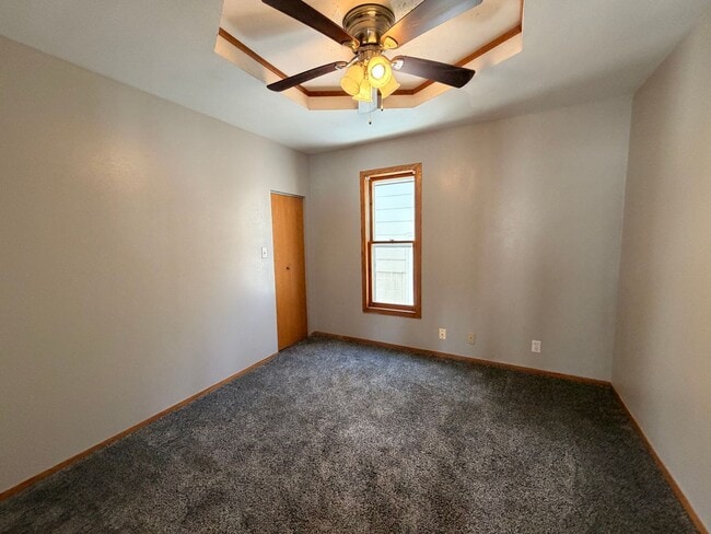 Building Photo - 5 Bedroom house in Webster City with Huge Garage! $1395