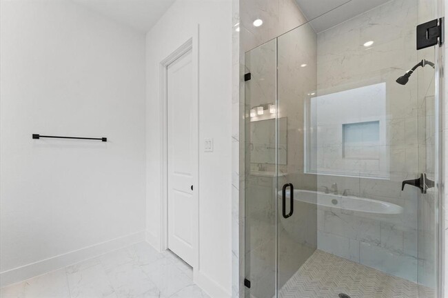 Building Photo - 8218 Sherman Pk Trl