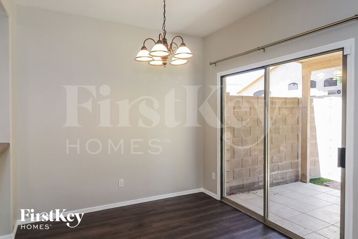 Building Photo - 1336 W Wahalla Ln