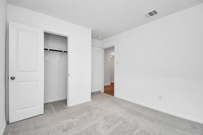 Building Photo - 1611 Windrose Bnd