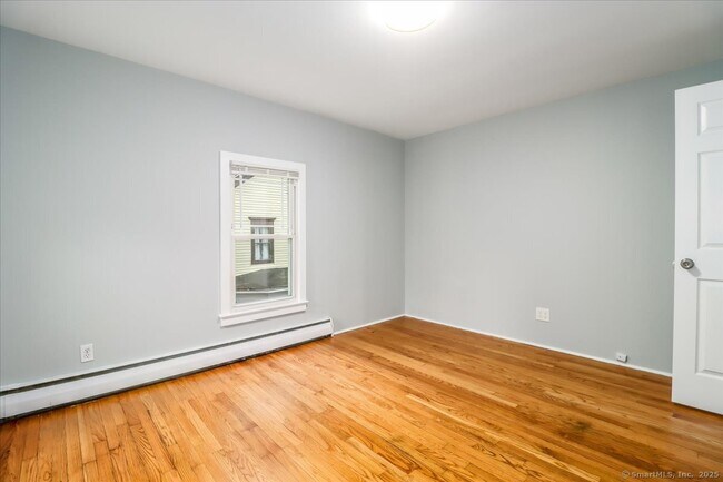 Building Photo - 9 Nicholas Square