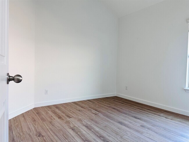 Building Photo - 25827 Rustica Dr