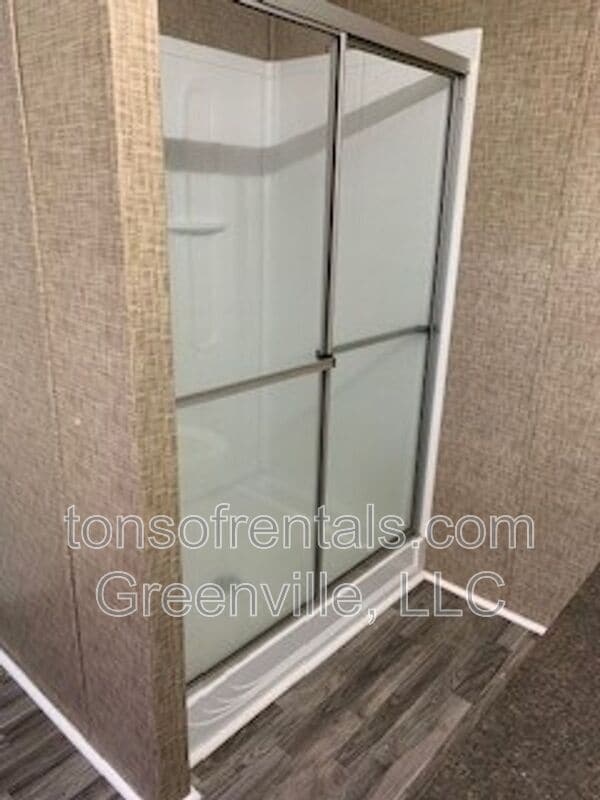 Building Photo - 717 Broadway School Rd