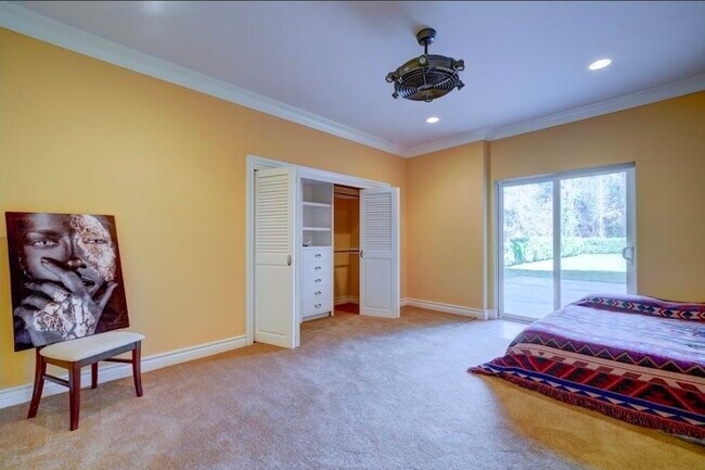 Building Photo - 1377 Knoll Rd