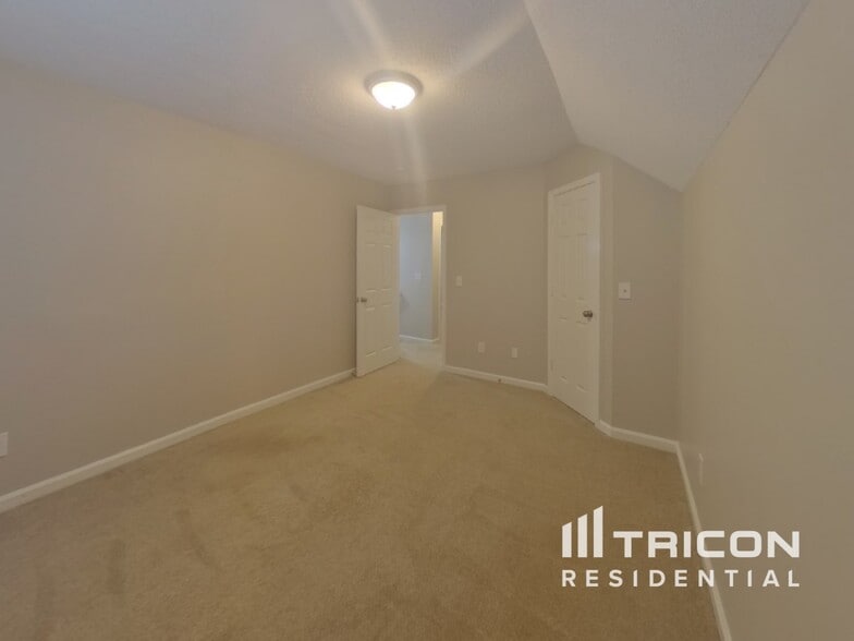 Building Photo - 118 Saddlemount Ln