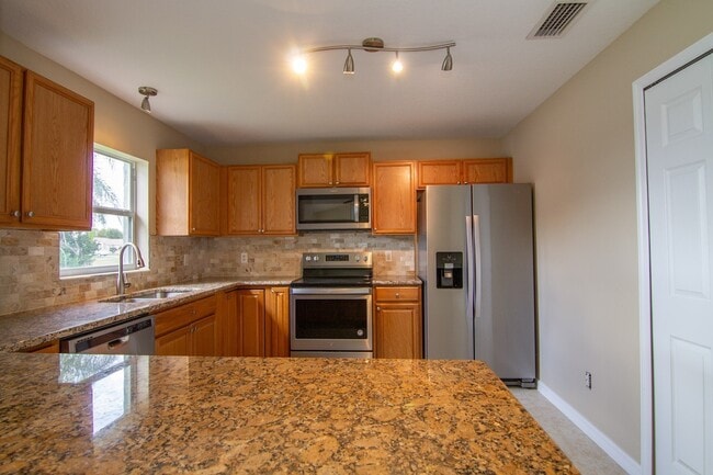 Building Photo - 4/3 Duplex Home in Poinciana Available, April 2026