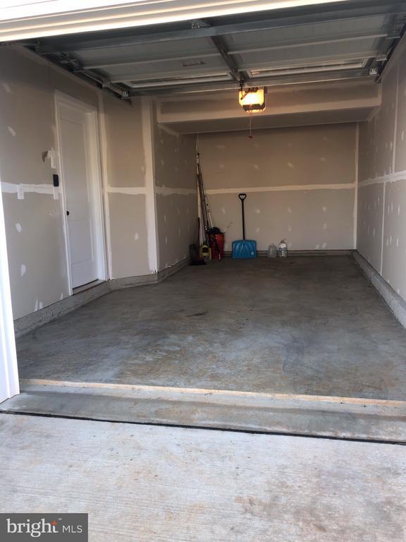 Building Photo - 2896 Farzi Cir
