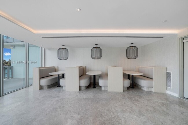 Building Photo - 9221 E Bay Harbor Dr