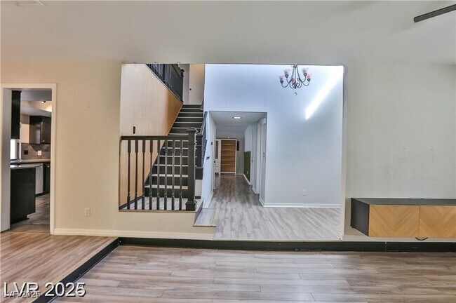 Building Photo - 722 Barrie Ct