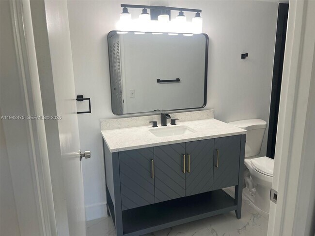 Building Photo - 19701 E Country Club Dr