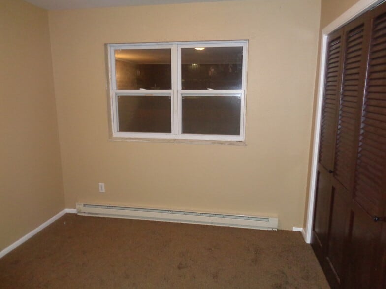 Bedroom - 124 Maple St