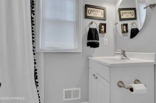 Building Photo - 57 W River Rd