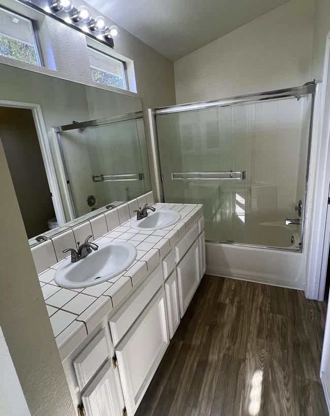 Building Photo - Beautiful Single-family home!