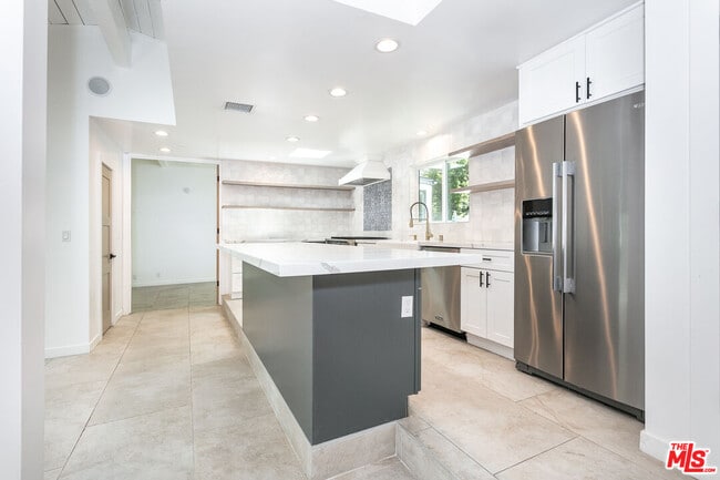 Building Photo - 16733 Oak View Dr