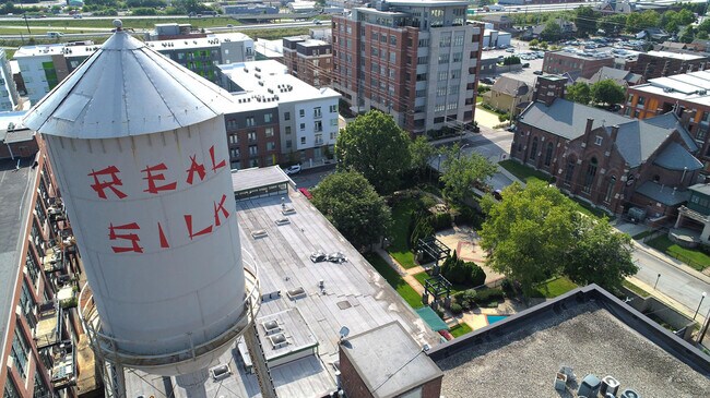 Primary Photo - Real Silk Lofts
