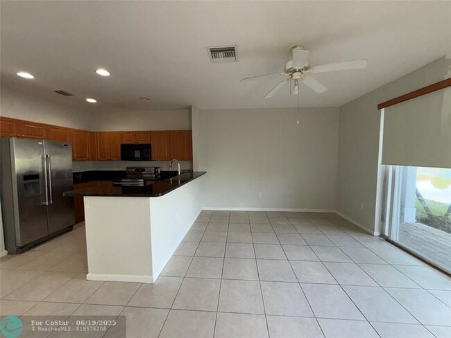 Building Photo - 8227 SW 27th St