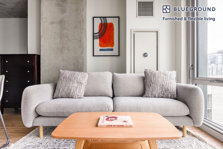 Building Photo - 165 N Desplaines St