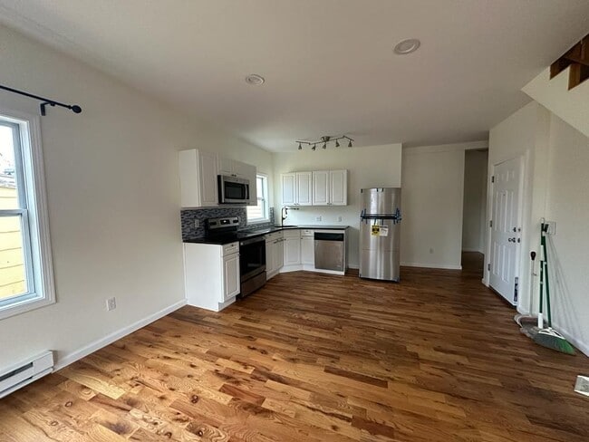 Building Photo - 18 Hazel St