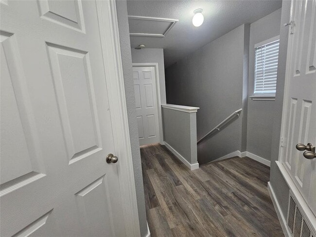 Building Photo - 2724 Fairview Dr
