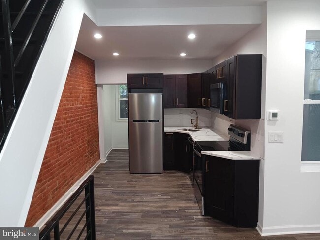 Building Photo - 1911 N Lawrence St