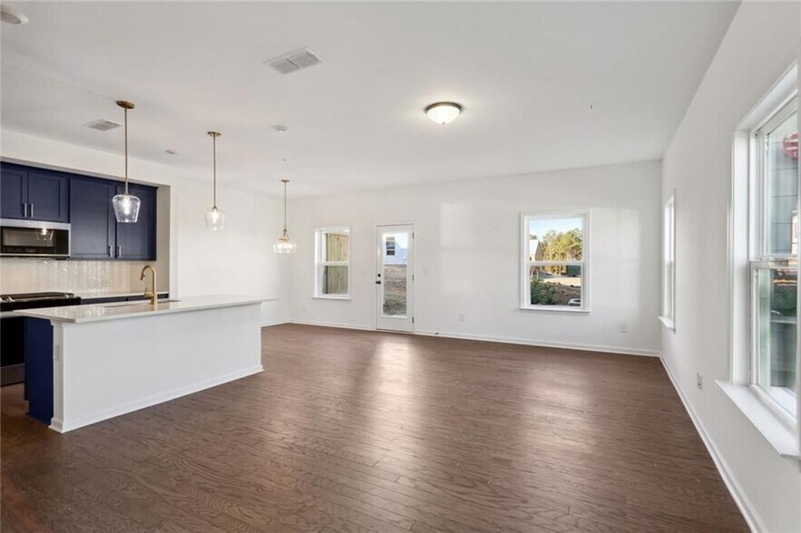 Building Photo - 727 Carmes Dr