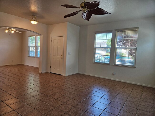 Building Photo - 3 bedroom single story in Manteca!