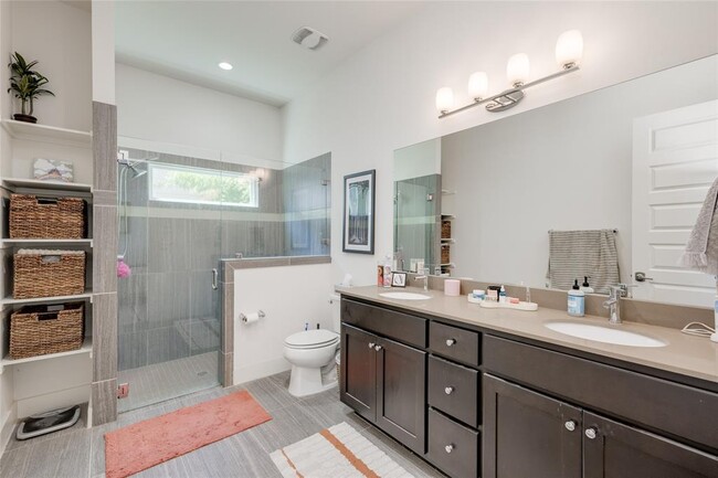 Building Photo - 2921 Prado St