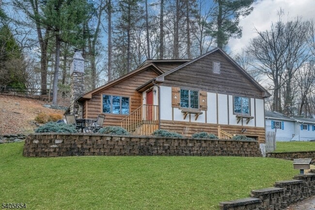 Building Photo - 7 Hillside Rd