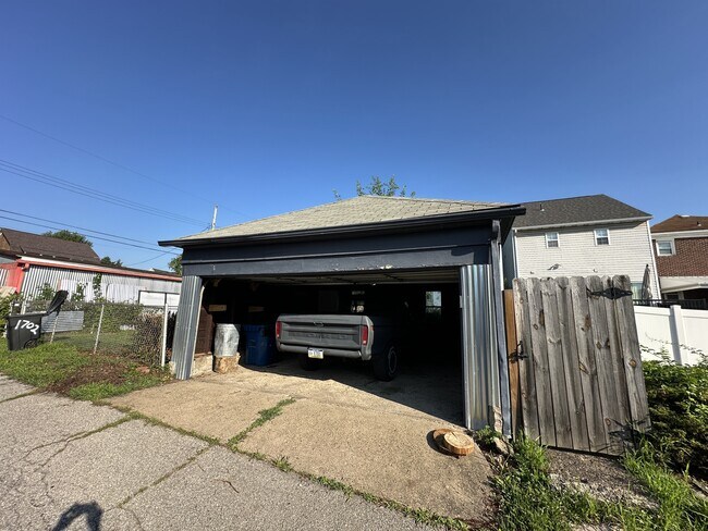 Building Photo - 7104 Schoyer Ave