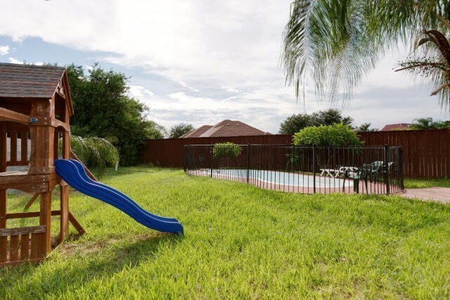 Building Photo - 4Bed/3.5Bath WITH A POOL Now available in Mcallen TX
