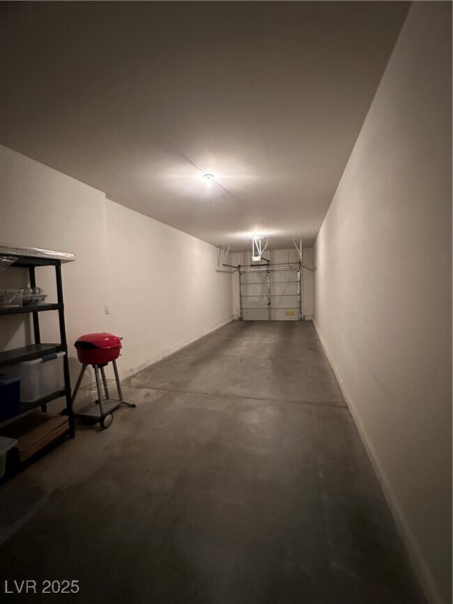 Building Photo - 860 Canterra St