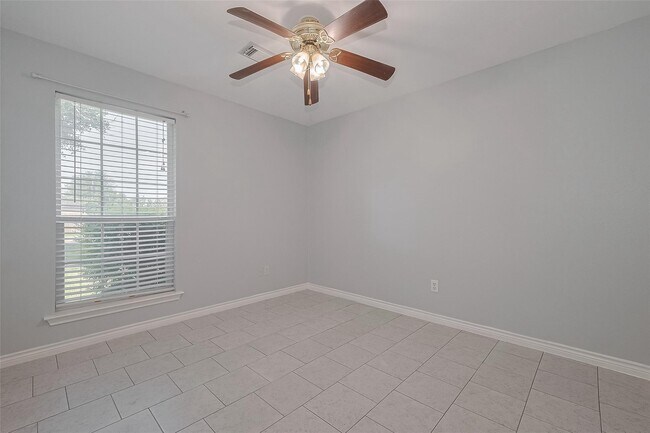 Building Photo - 9631 Highland Pointe Dr