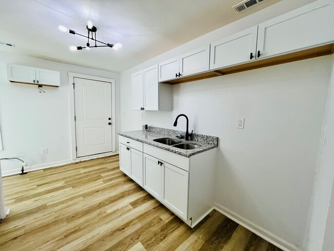 Building Photo - Remodeled 3 bedroom home in Portland