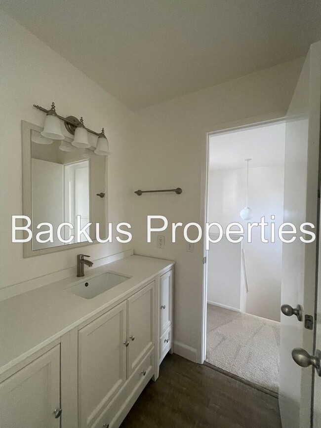 Building Photo - 19120 Creekside Pl